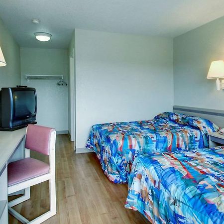 Motel 6 Manhattan Kansas Εξωτερικό φωτογραφία