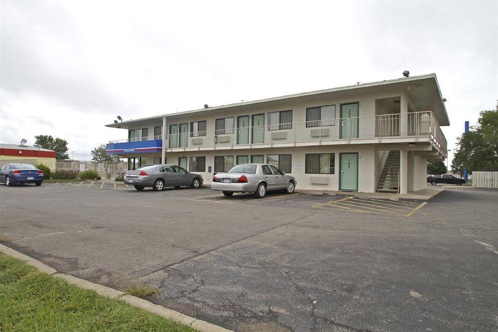Motel 6 Manhattan Kansas Εξωτερικό φωτογραφία