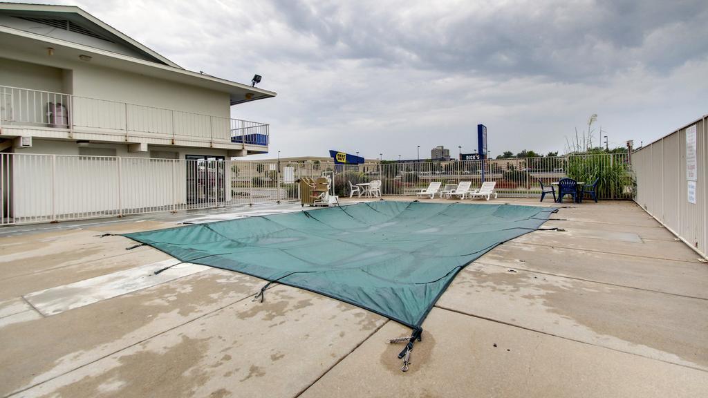Motel 6 Manhattan Kansas Εξωτερικό φωτογραφία