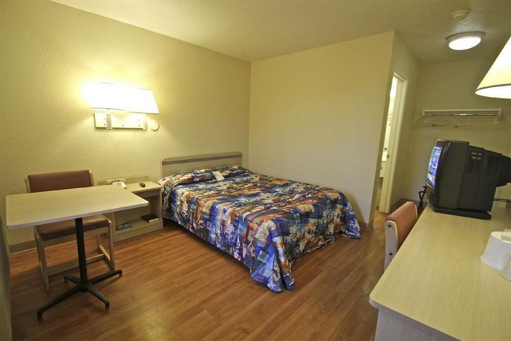 Motel 6 Manhattan Kansas Εξωτερικό φωτογραφία