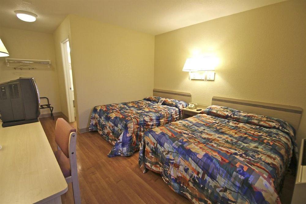 Motel 6 Manhattan Kansas Εξωτερικό φωτογραφία