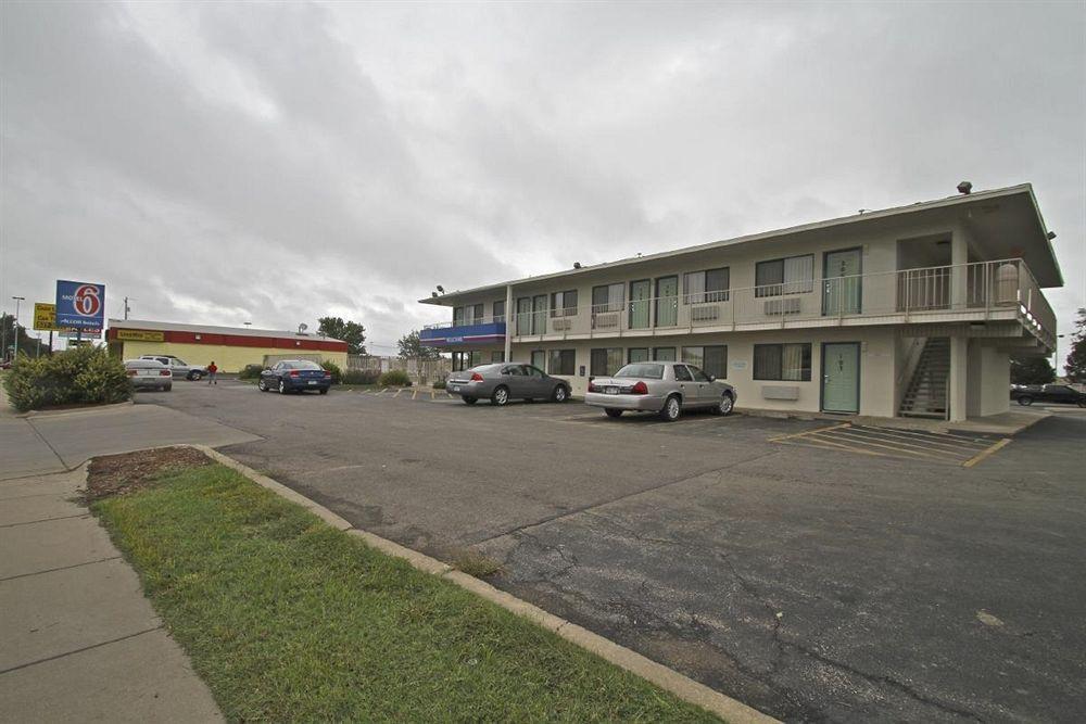 Motel 6 Manhattan Kansas Εξωτερικό φωτογραφία