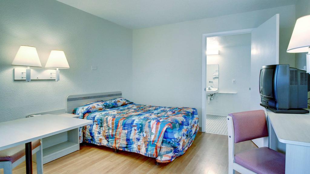 Motel 6 Manhattan Kansas Εξωτερικό φωτογραφία